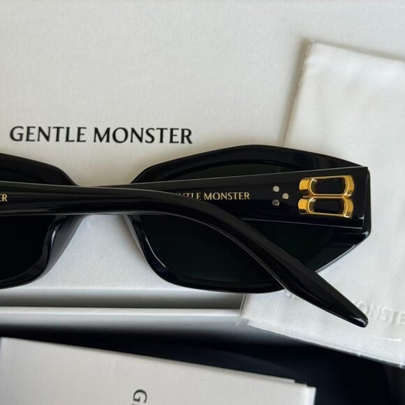 Gentle Monster MIRO Black Sunglasses – Slim Rectangle w/ Full Set
